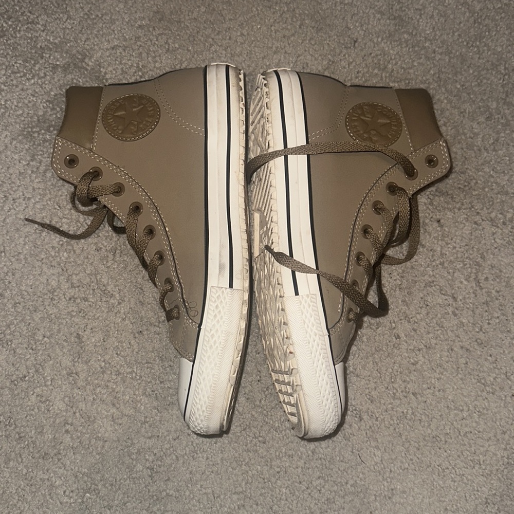 Converse - Picture 2 of 3